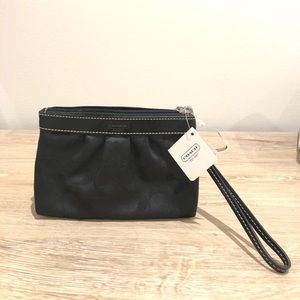 Coach - Signature Collection - Wrist Clutch